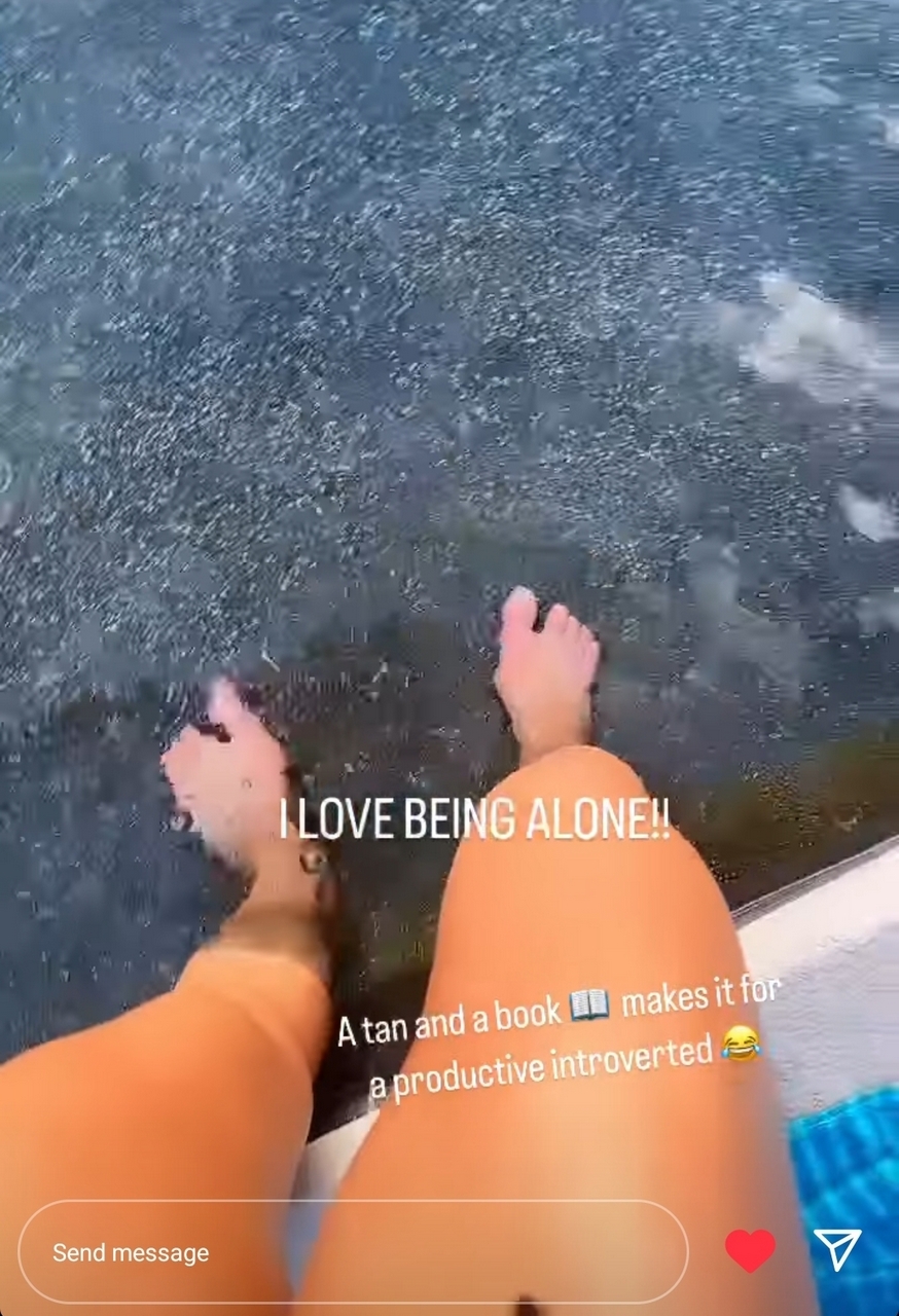 Claudia Gadelha Feet
